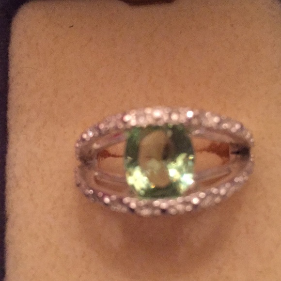 Pretty ring - Picture 2 of 3